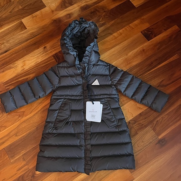Moncler Vennal Ruffle water resistant puffer coat, Navy Blue Sz 4, gorgeous, NEW - Picture 2 of 9